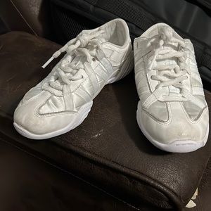 Nfinity evolution sz y2 cheerleading shoes white good shape